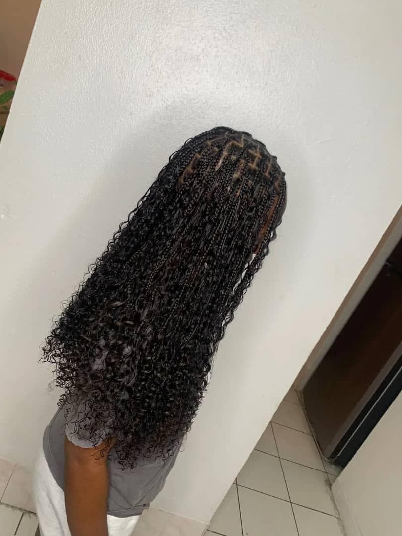 Side profile of knotless braids with curly ends, Baltimore MD